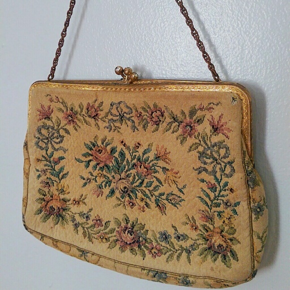 Vintage Handbags - VINTAGE • 40s Floral Embroidery Chain Clutch Purse